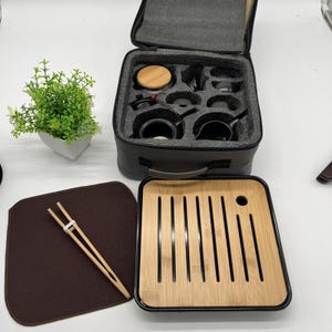 Draagbare kungfu-theeset – grijze keramische reispot, kopjes en dienblad