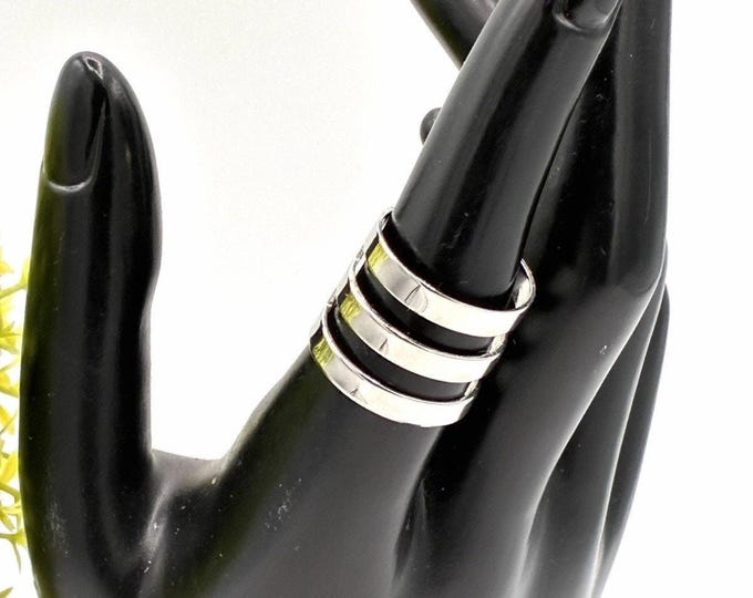 Contemporary Silver‑Tone Parallel Stripe Statement Band Ring Size 8