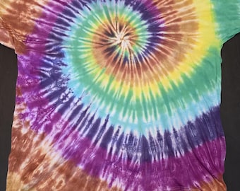 Żywa spiralna koszulka tie-dye: ręcznie robiona tęczowa bawełna XL