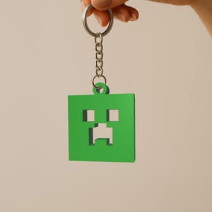 Pixel Creeper Keychain – Handmade Gamer Gift – Customizable Backpack Charm for Kids, Teens & Adults – Perfect Gaming Fan Accessory