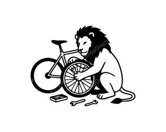 Lew na rowerze SVG PNG JPG | Zabawny projekt zwierzęcy do rękodzieła