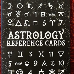 Cartes de référence d'astrologie. La sagesse des étoiles est à portée de main !