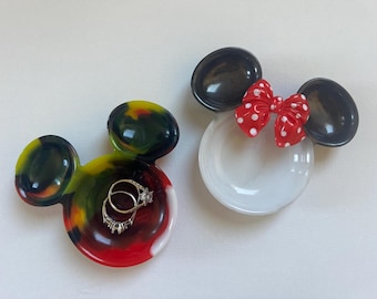 Mickey Mouse Ring Dish \ Trinket Dish \ Jewelry Dish \ Resin \ Minnie Mouse Ring Dish