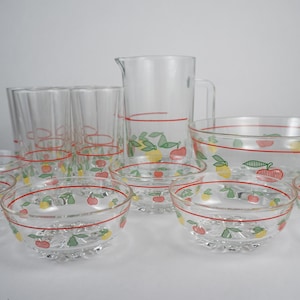 Vintage Italian Fruit Glassware Set – 14-Piece Juice Set with Pitcher, Glasses & Bowls – Mid Century Red Rim Fruit Print – Made in Italy