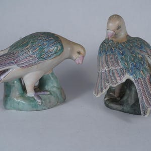 Pair of Vintage Ceramic Birds – WBI China Pastel Doves Figurines – Hand-Painted Porcelain Mantel Decor