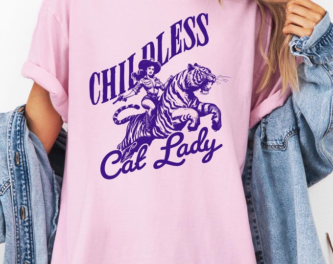 Childless Cat Lady Comfort Colors T-Shirt: Funny Cat Lover Tee