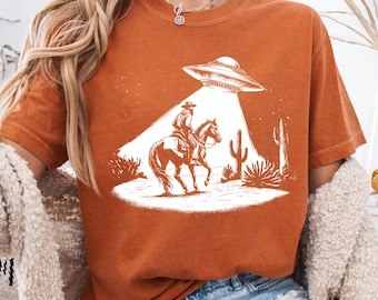 Howdy Western Cowboy UFO Tshirt, Vintage Cowboy Alien T-shirt, Vintage 90s Shirt, Washed Shirt, Vintage Distressed Shirts, Vintage Alien