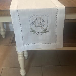 Personalized  Wedding Dessert Table runner with Initials/last name,  Embroidered couple&#39;s crest Table Runner