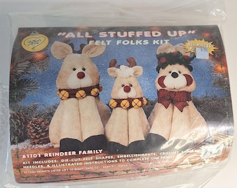 Kit de peluche navideño All Stuffed Up Felt Folks: Familia de renos 61101