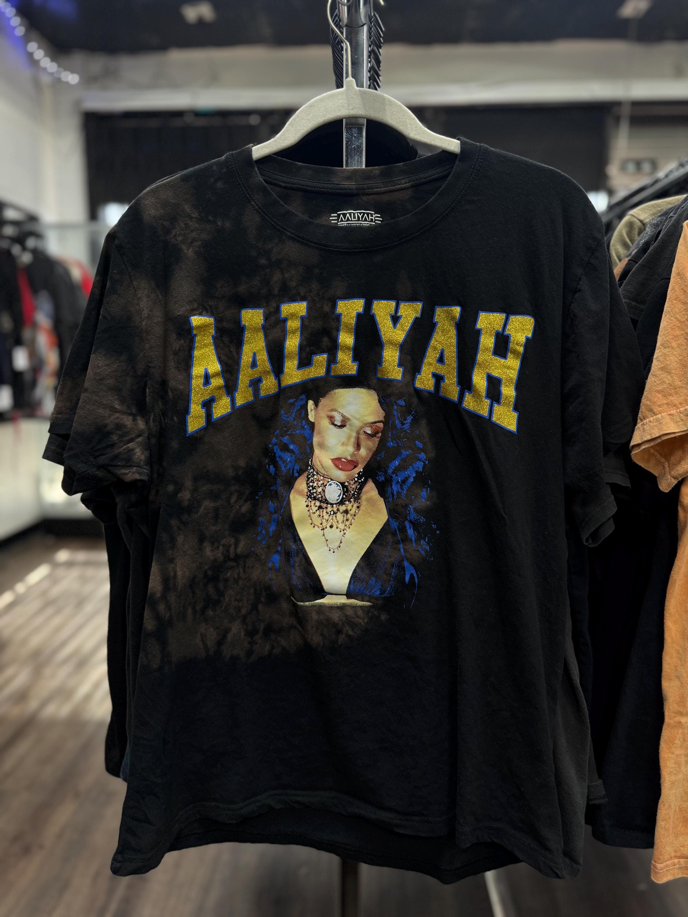 アリーヤ　1997　ワールドツアー　Tシャツ　黒　Mサイズ 9330 アリーヤ Tシャツ 半袖 古着 ビッグプリント ブラック L