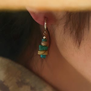 Orecchini a cerchio in lapislazzuli e turchese naturali, orecchini in argento massiccio 925, orecchini pendenti minimalisti per tutti i giorni, orecchini blu regalo per lei