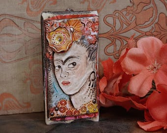 Frida - Facing Left #3 - Frida With Pink Floral Head Dress