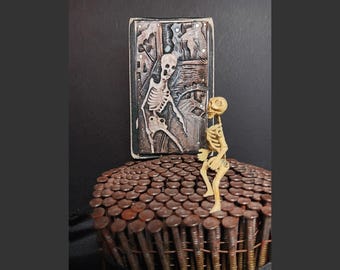 Skeleton in Ruins