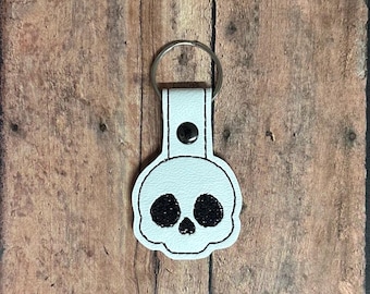 Embroidered Skull Keychain, Punk Rock Bag Tag, Creepy Cute Skull Keyfob, Halloween Skull Keychain, Goth Accessory, Spooky Skull Charm, KEY