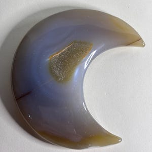 Agate moon carving crystal