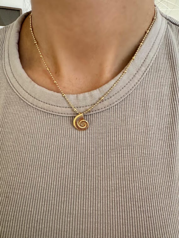 Wnddle 4 pezzi Conchiglia Collana, Girocollo con Collana di Conchiglie Semplice, Collana di Conchiglie Bohémien Corda, Collane Girocollo in Conchiglia Naturale Fatte a Mano per Donne e Ragazze Wnddle 4 pezzi Conchiglia Collana, Girocollo con Collana di Conchiglie Semplice, Collana di Conchiglie Bohémien Corda, Collane Girocollo in Conchiglia Naturale Fatte a Mano per Donne e Ragazze