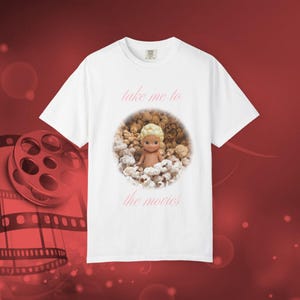 Camiseta gráfica cinéfila de Sonny Angel con palomitas de maíz, unisex, ideal para cinéfilos, cinéfilos, ropa de cine, retro.