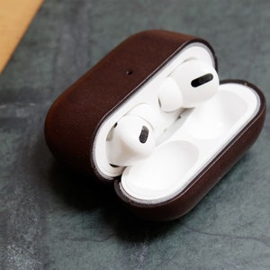 Monogramme personnalisé Otley en cuir pour Air Pod / Pro Case Coffee brown