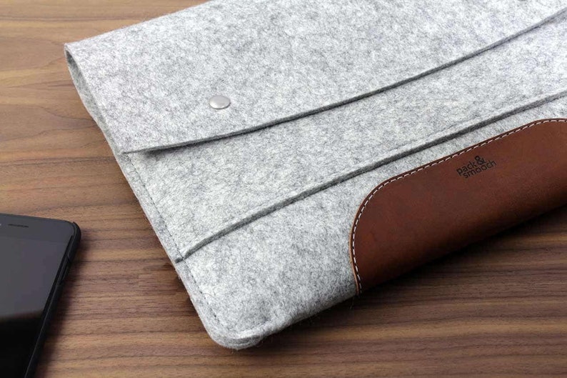 MacBook 14 sleeve minimalist office accessory snug fit sleeve, easter gift 100% wool felt, vegetable tanned leather gift idea Gray/Light Brown