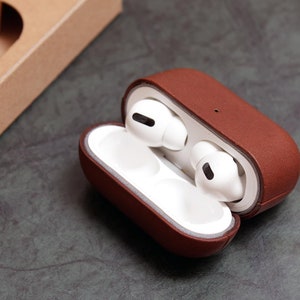 Air Pod / Pro Case leather Otley customised monogram Caramel