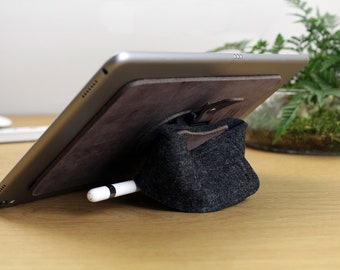 iPad stand and holder TABSTRAP, vegetable tanned leather, merino wool felt - Handmade in Germany gift