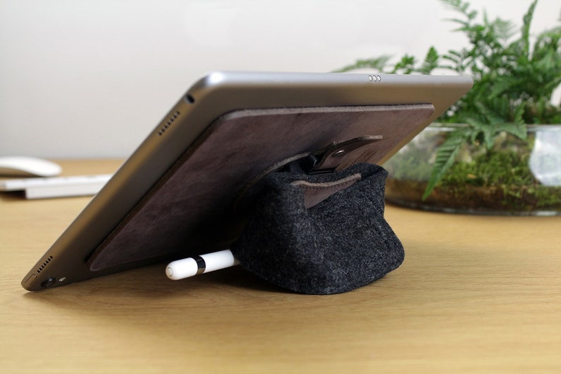 iPad stand and holder TABSTRAP, vegetable tanned leather, merino wool felt Handmade in Germany gift image 1