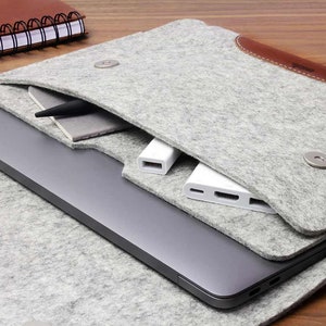 Pochette MacBook 14, accessoire de bureau minimaliste, manche ajustée, cadeau de Pâques 100 % feutre de laine, idée cadeau en cuir au tannage végétal image 8