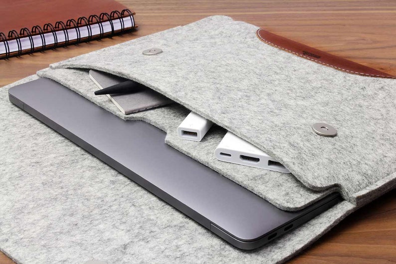 Pochette MacBook 14, accessoire de bureau minimaliste, manche ajustée, cadeau de Pâques 100 % feutre de laine, idée cadeau en cuir au tannage végétal image 8