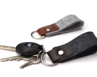 Keychain made of pure vegetable tanned leather and 100% merino wool felt