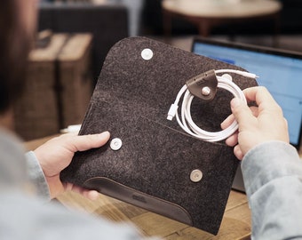 Cable bag, cord bag and accessories bag - 100% Merino wool felt, vegetable tanned leather