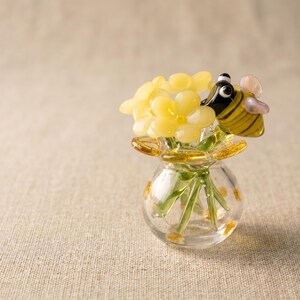 Mini figura de abeja y flor de cristal, adorno floral en miniatura para jarrón, regalo original para decorar el escritorio, detalle brillante para el alféizar de la ventana, mini decoración para coleccionistas de naturaleza.