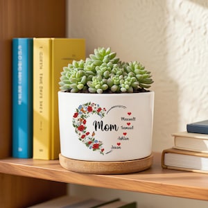 Custom Family Flower Pot, Gift for Mom & Grandma, Mother’s Day Gift with Kids Grandkids Names, Mom Gifts