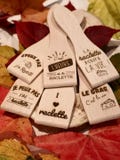 Personalized raclette spatula – Engraved first name or phrase – Original raclette gift – Wooden raclette accessory – Christmas or winter gift idea product logo