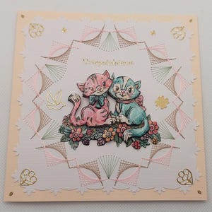 Handgefertigte Grußkarte mit Stickerei und einem 3D Bild. Komplett mit Briefumschlag. Größe der Karte beträgt 13,5 x 13,5 cm.