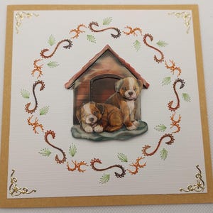 Handgefertigte Grußkarte mit Stickerei und einem 3D Bild. Komplett mit Briefumschlag. Größe der Karte beträgt 13,5 x 13,5 cm.
