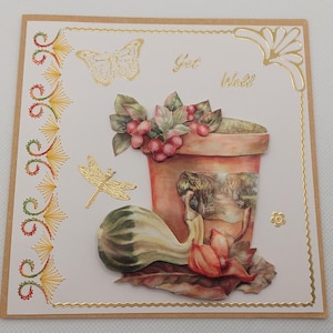 Handgefertigte Grußkarte mit Stickerei und einem 3D Bild. Komplett mit Briefumschlag. Größe der Karte beträgt 13,5 x 13,5 cm.