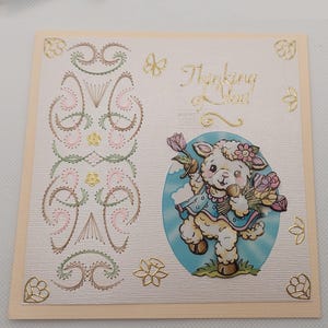 Handgefertigte Grußkarte mit Stickerei und einem 3D Bild. Komplett mit Briefumschlag. Größe der Karte beträgt 13,5 x 13,5 cm.