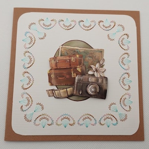 Handgefertigte Grußkarte mit Stickerei und einem 3D Bild. Komplett mit Briefumschlag. Größe der Karte beträgt 13,5 x 13,5 cm.