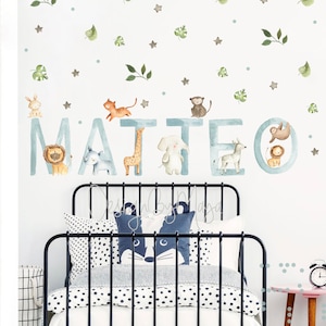 Calcomanías de nombre de bebé niño azul bebé Pegatinas de pared con letras Nombre de safari Decoración de guardería Elige tu tema Calcomanías de tela Decoración Pegatinas de safari ADHESIVOS