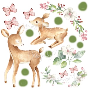 Puede incluir: Dos ilustraciones de acuarela de cervatillos con pelaje marr&oacute;n y manchas blancas. Los ciervos est&aacute;n rodeados de hojas verdes, flores rosas y blancas y mariposas rosas.