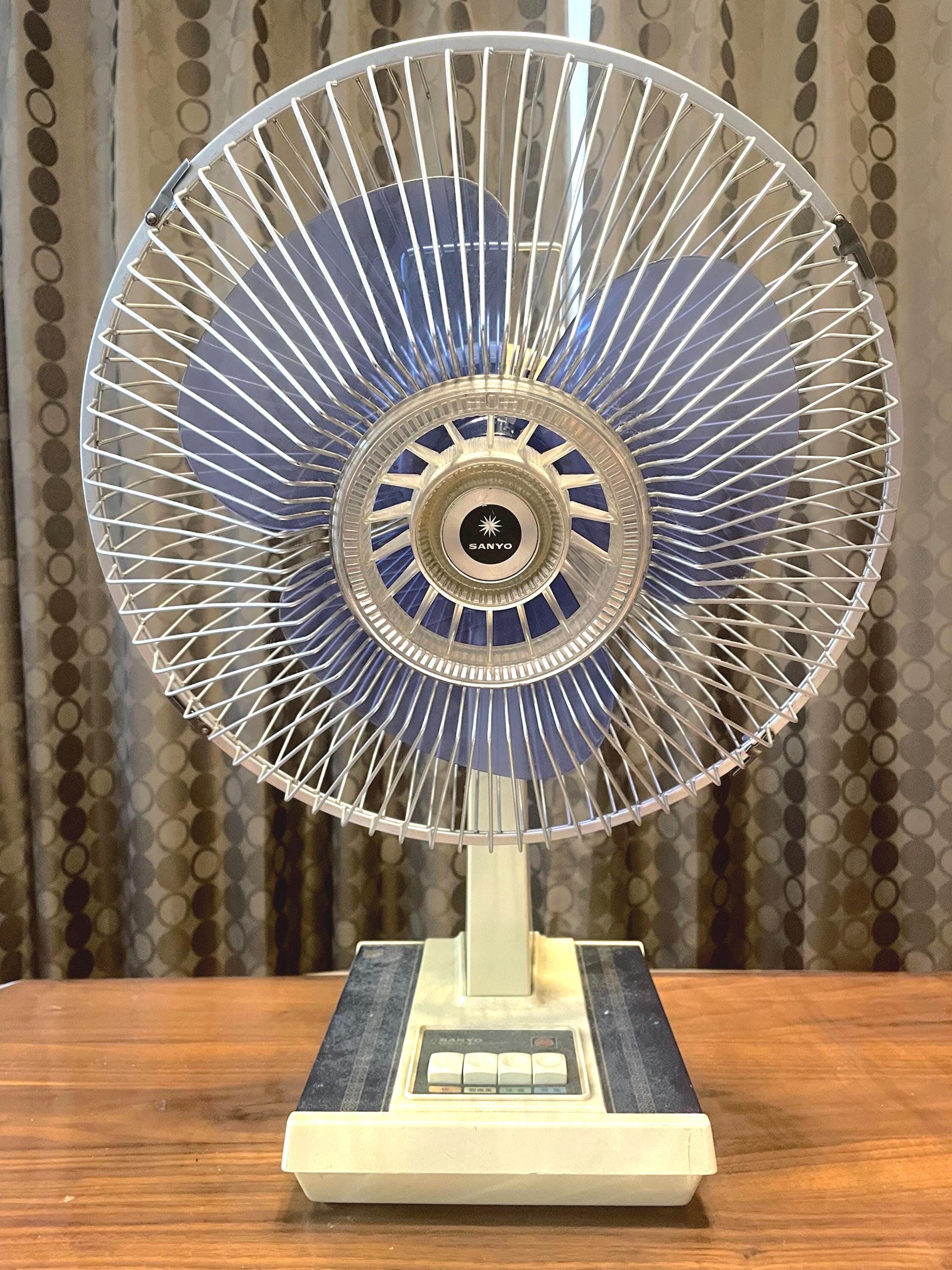 ヴィンテージ　SANYO スタンドファン 青 3枚羽根 ヴィンテージ SANYO スタンドファン 青 3枚羽根 レトロ雑貨 激