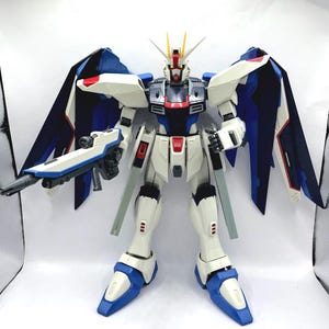 Completed 1/60 Scale Freedom Gundam Model Kit – ZGMF-X10A, Bandai 2003 Big Scale Real Detail, Mobile Suit Gundam SEED Gundam Bandai Plastic Model Japan