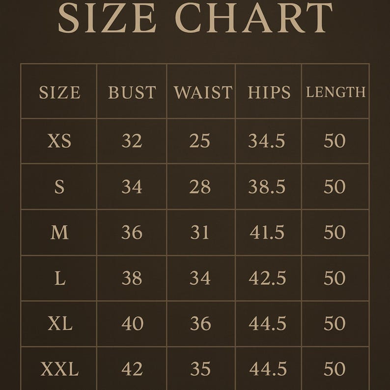 Pode incluir: Uma tabela de tamanhos com o t&iacute;tulo "SIZE CHART" em fonte castanha escura. A tabela lista os tamanhos XS a XXL, com as medidas correspondentes de busto, cintura, quadris e comprimento em polegadas. As medidas est&atilde;o em formato de tabela.
