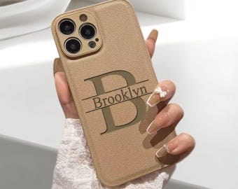 Coque de portable personnalisée avec nom | Coque de téléphone personnalisée en cuir végétalien avec lettres en relief pour iPhone