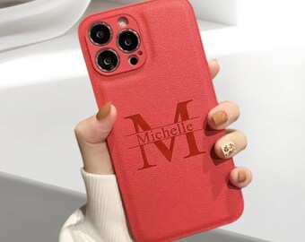 Coque de portable personnalisée avec nom | Coque de téléphone personnalisée en cuir végétalien avec lettres en relief pour iPhone