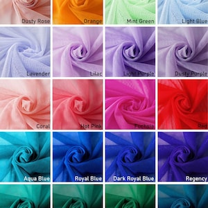 Peut inclure: Un nuancier pr&eacute;sentant des &eacute;chantillons de tissu en tulle. Les &eacute;chantillons affichent un large &eacute;ventail de couleurs, notamment ivoire, blanc, roses, jaunes, verts, bleus, violets, rouges et neutres. Chaque &eacute;chantillon est &eacute;tiquet&eacute; avec son nom de couleur.