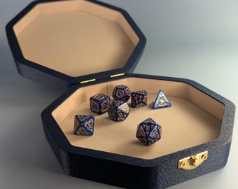 Ampia custodia a conchiglia per dadi - Spaziosa scatola porta dadi per D&D con rivestimento in feltro - Vassoio per lancio dadi con coperchio