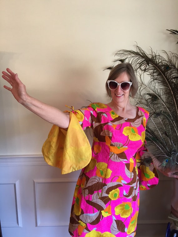 Sz 10/12 RARE 70s Hot Pink Hawaiian Punch Mod Dres