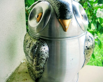 Cubitera de aluminio vintage italiana con forma de búho o hibou.
