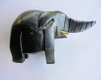 アンティークの手彫り黒檀製象の置物（鼻を上げたポーズ）高さ8.5